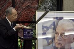 Rabinův vrah slavil na výročí atentátu obřízku syna