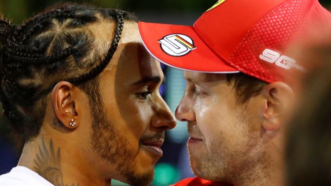 Lewis Hamilton ani Sebastian Vettel nemají zatím kontrakty na rok 2021. Němec ovšem už ví, že za Ferrari určitě závodit nebude.