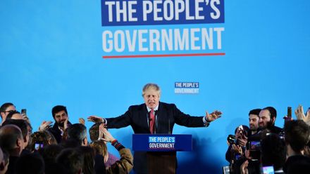 Johnsonův triumf a Corbynova ostuda. Sledujte speciál DVTV k britským volbám