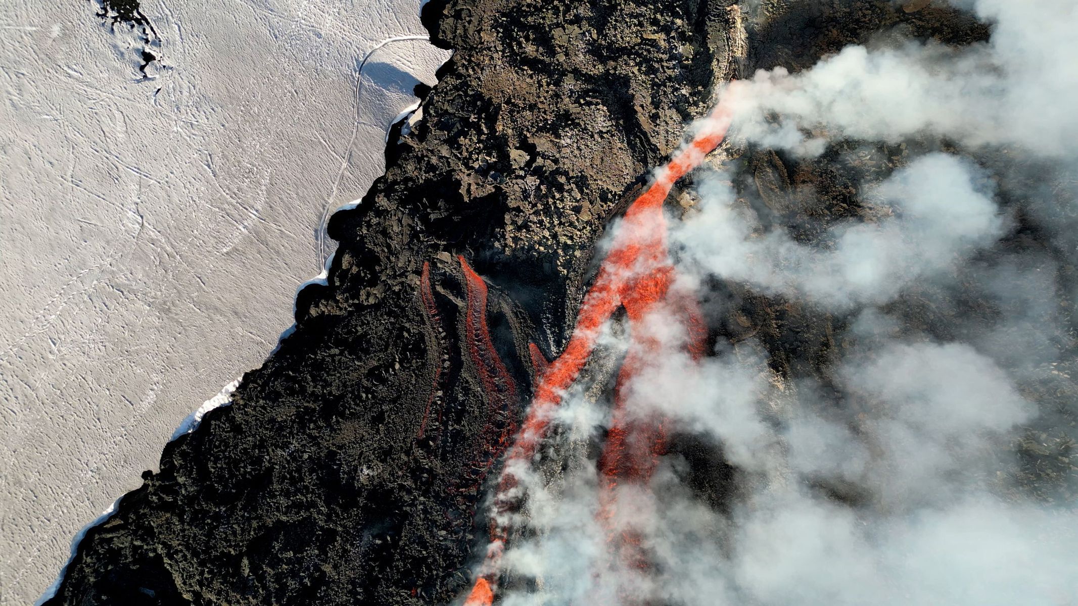 Etna, sopka, erupce, sníh, láva, Zahraničí, Itálie, Reuters