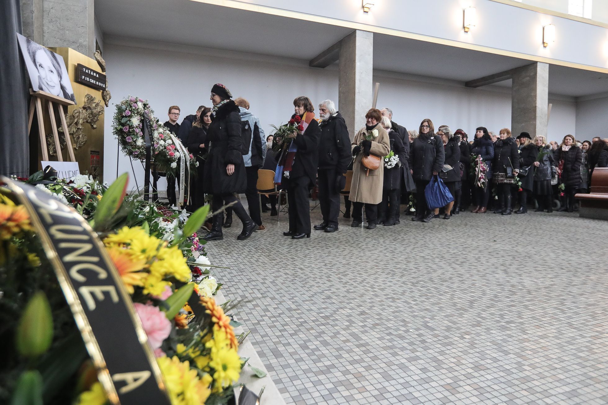 Pohřeb Táňa Fischerová, Krematorium Strašnice