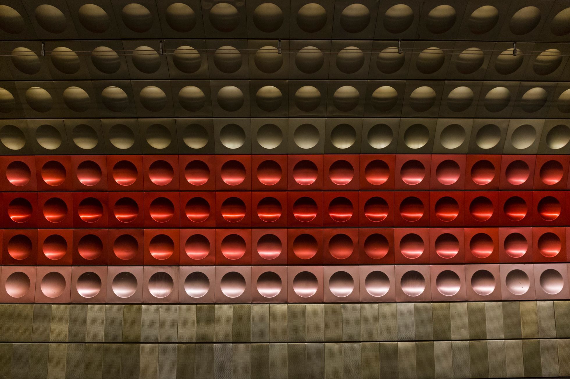 Stanice metra A  - grafické řešení od Otruby a Rathouského