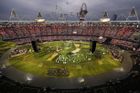 Olympijský stadion v Londýně byl  před zahájením úvodního ceremoniálu zaplněn do posledního místečka.