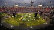 Olympijský stadion v Londýně byl  před zahájením úvodního ceremoniálu zaplněn do posledního místečka.