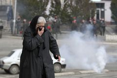 Policie v Kosovu zasáhla proti opoziční demonstraci, pokračují násilnosti z úterý