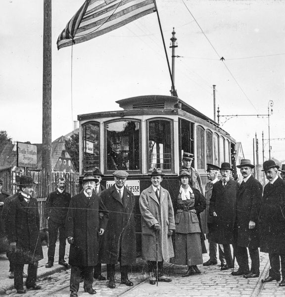 Skupina amerických "korespondentů" v Jablonci nad Nisou (1921).