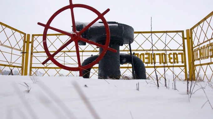 Zasněžená plynová stanice u běloruského Minsku. Ani sem ruský plyn neproudí.