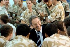 Blair se loučí s Kaddáfím, kterého dostal z izolace