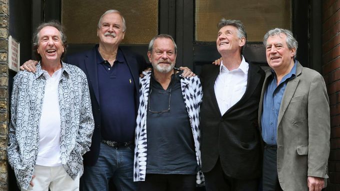 Kdyby šel na představení někdo, kdo Monty Python nezná, byl by asi zaskočen, čemu se má smát, říká František Fuka, který viděl v Londýně jedno z posledních představení legendární komediální skupiny.
