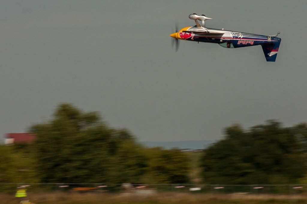 Akrobatický speciál EXTRA 300, pilot Šonka