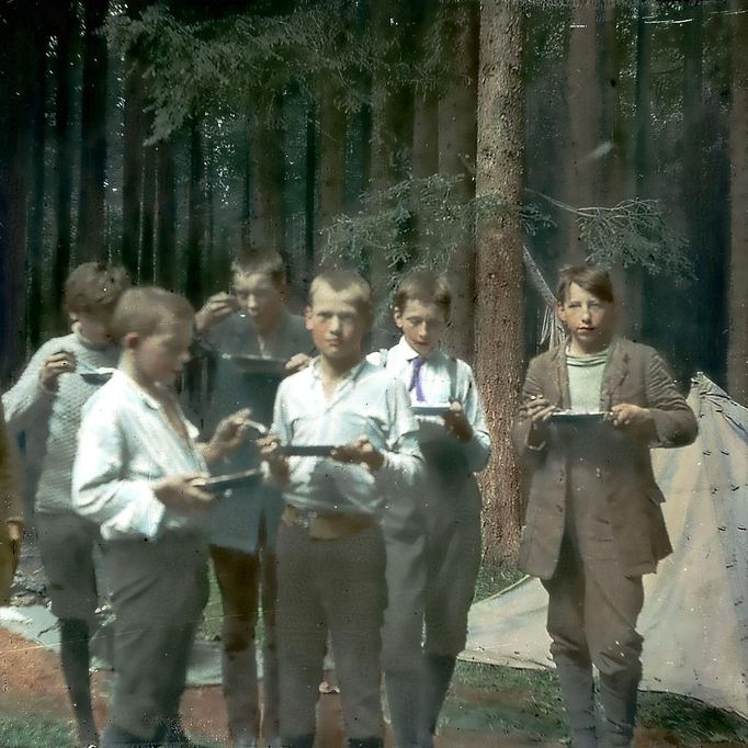 Svojsík sezval chlapce různého věku, sociálního zázemí, schopností i míst odkud pochází, aby s nimi uskutečnil první stálý stanový tábor v českých zemích.