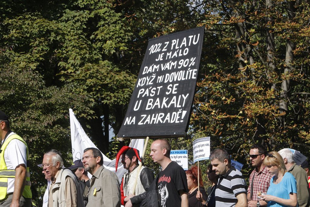 Demonstrace - policisté a zdravotníci