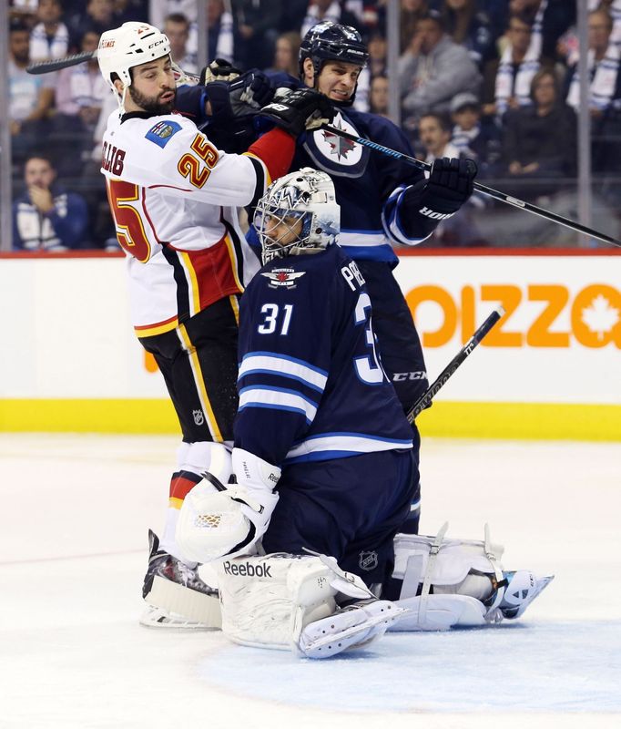 NHL: Calgary Flames at Winnipeg Jets (Ondřej Pavelec)