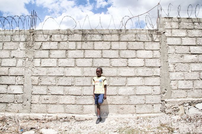 Málo známým a přesto definujícím problémem Haiti jsou tzv. rastavec – dětští sluhové a služky, v podstatě domácí otroci. Je to až 250 tisíc dětí.