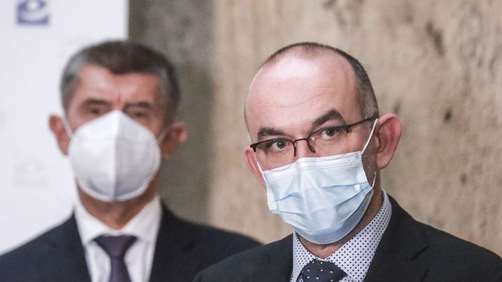 Proč vláda váhá s uvolněním opatření? Bez Prahy by se Česko na třetí stupeň nedostalo
