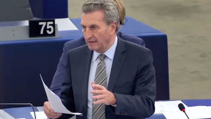 Dokud se nevyřeší možný střet zájmů Babiše, nebude unie Agrofertu vyplácet dotace, říká komisař EU