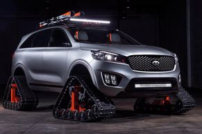 Hyundai Santa Fast s 1080 koňmi nebo pásová Kia. Podívejte se na automobilové bizarnosti z Las Vegas