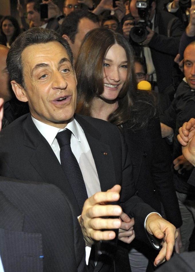 Francouzská první dáma Carla Bruni-Sarkozy přijela podpořit manžela do shromáždění v Marseille. 19. února 2012