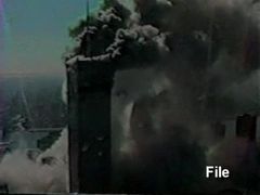 Zavahrího dílo - hořící věže Světového centra v roce 2001.