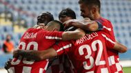 Pro pražské kluby nezačaly základní skupiny Evropské ligy dobře. Slavia musela přihlížet radosti Hapoelu Beer Ševa, který vyhrál 3:1...