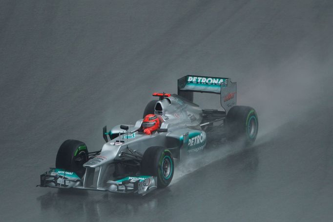 Velká cena Malajsie byla nejdelším závodem sezony. Kvůli průtrži mračen trvala 2:44:51,812 hodin. Michael Schumacher při ní dosáhl na své jediné pódium u Mercedesu.