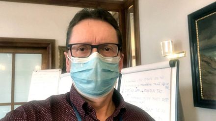 Česko na prahu třetí vlny. Proč nemáme očkovací plán? Epidemiolog Chlíbek v DVTV