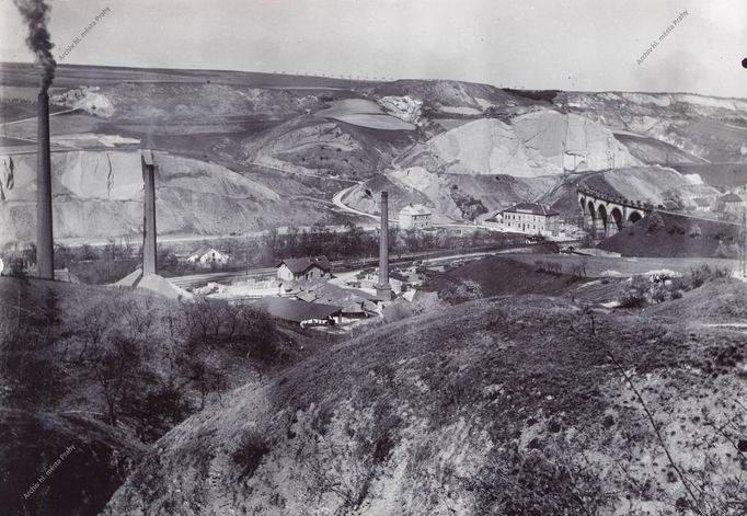 Archivní fotografie železniční traťě Praha-Smíchov – Hostivice, které se přezdívá Pražský Semmering.