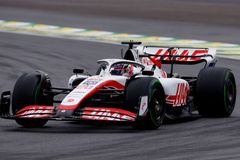 Deštivou kvalifikaci na sprint F1 v Sao Paulu vyhrál nečekaně Magnussen