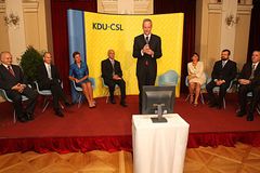 Volby budou na dluh. Půjčku oznámili také lidovci