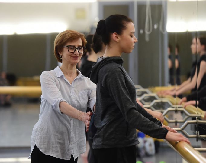 Část souboru Kyjevského městského baletu při zkoušce v baletním sále Moravského divadla Olomouc.