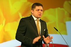 Fico, vrať se, říká průzkum. Expremiér by měl většinu