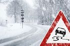 Na severu Čech silně sněží. Jezděte pomalu, na silnici není vidět, varují řidiče meteorologové