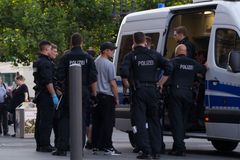 V Německu poprvé zatkli stoupenkyni IS po návratu do vlasti. Byla "mravnostní policistkou"