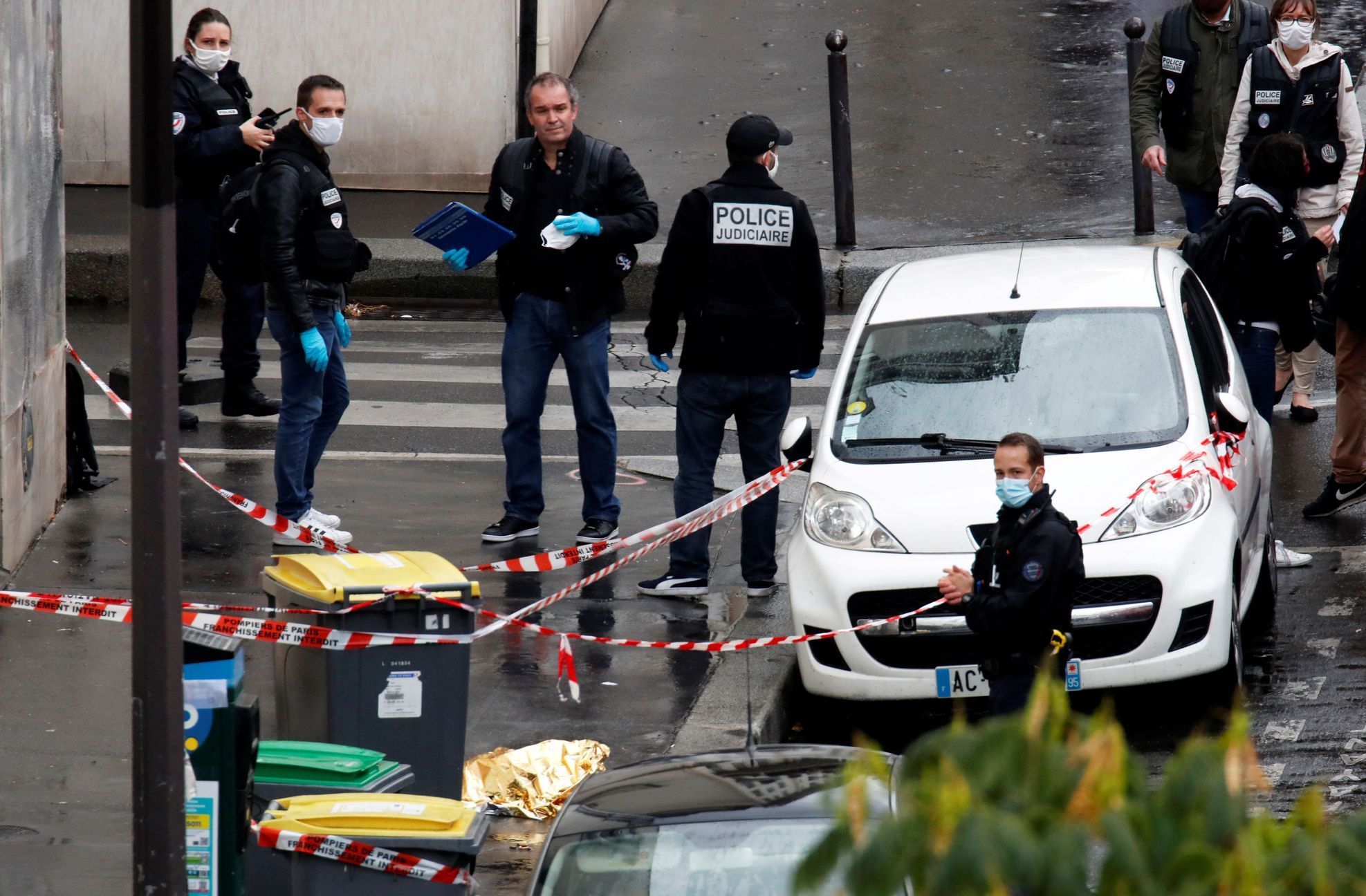 Útok u redakce Charlie Hebdo.
