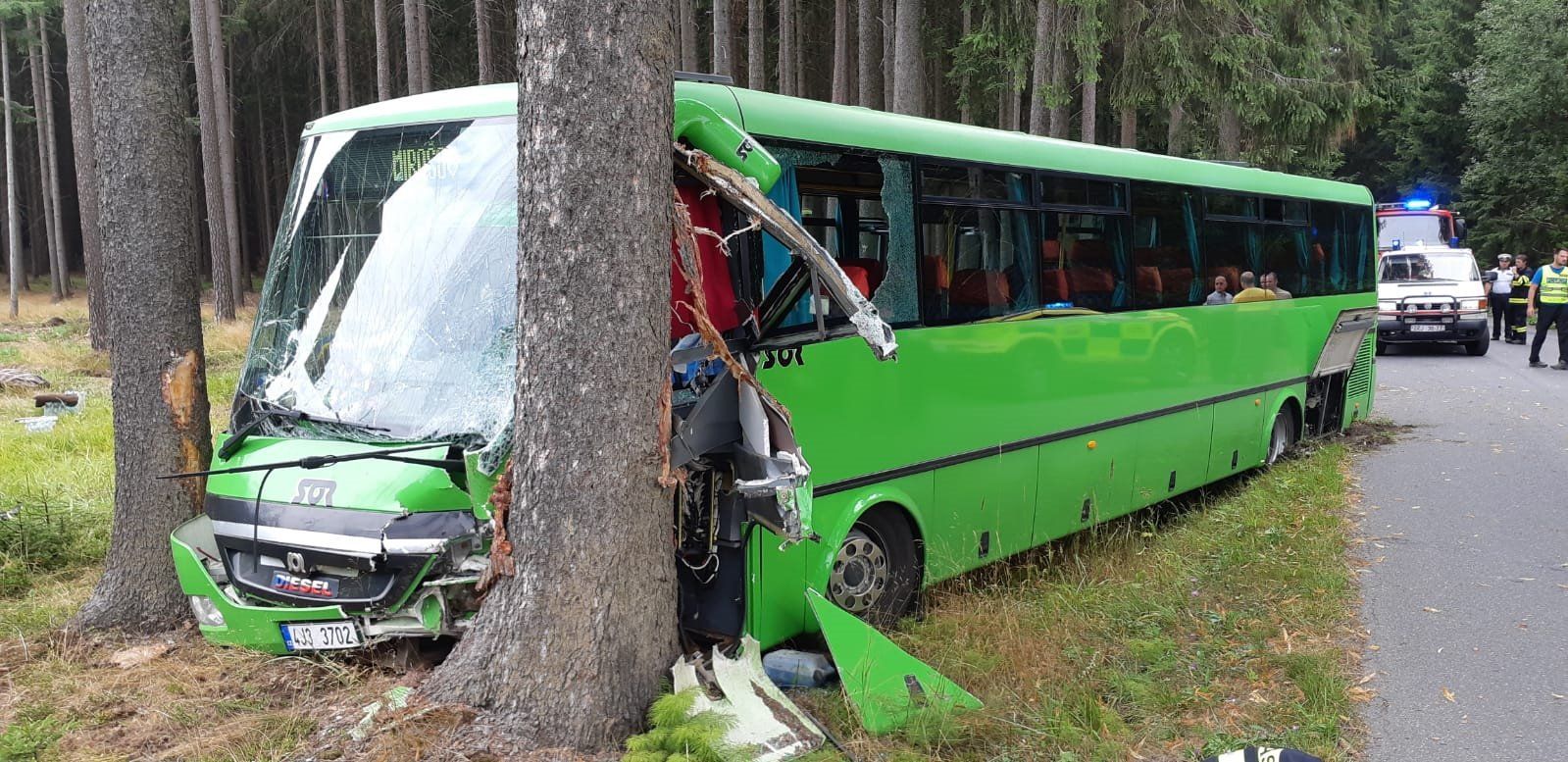 Nehoda autobusu mezi Žďárem nad Sázavou a obcí Jámy.