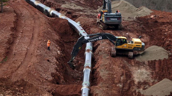 Ropa v jižní větvi Družby je znova kontaminovaná. V Česku by mohla být za dva dny