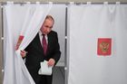 Vladimir Putin volí v prezidenstkých volbách 2018.