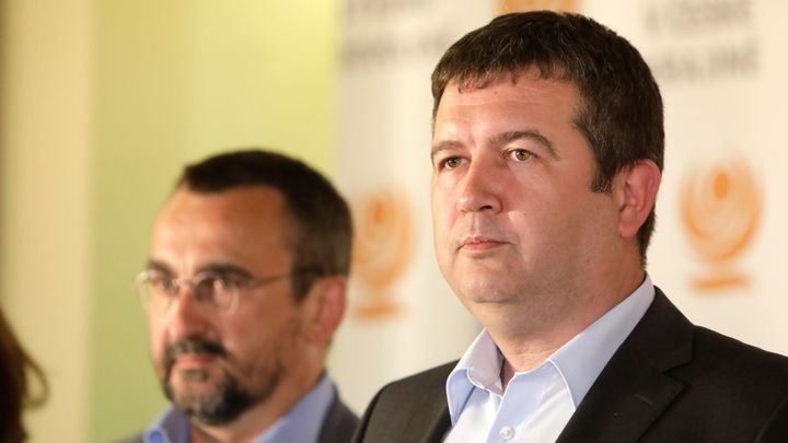 ČSSD chce superhrubou mzdu zrušit, výpadek v rozpočtu prý může nahradit bankovní daň