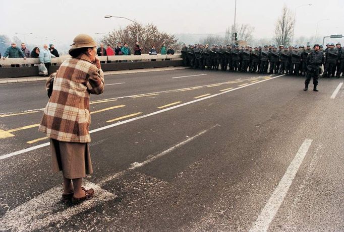 Protivládní demonstrace v Bělehradu, prosinec 1996. Čestné uznání kategorie Aktualita.