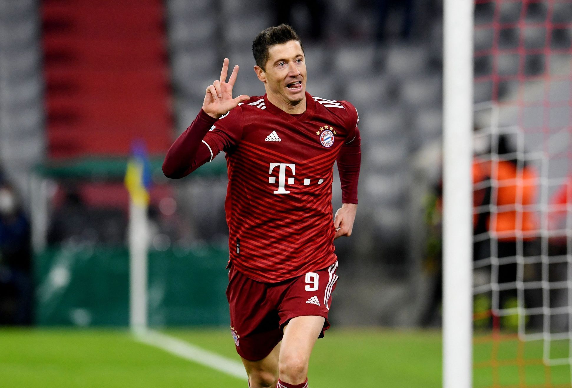 Bayern - Salcburk, osmifinále Ligy mistrů (Robert Lewandowski)