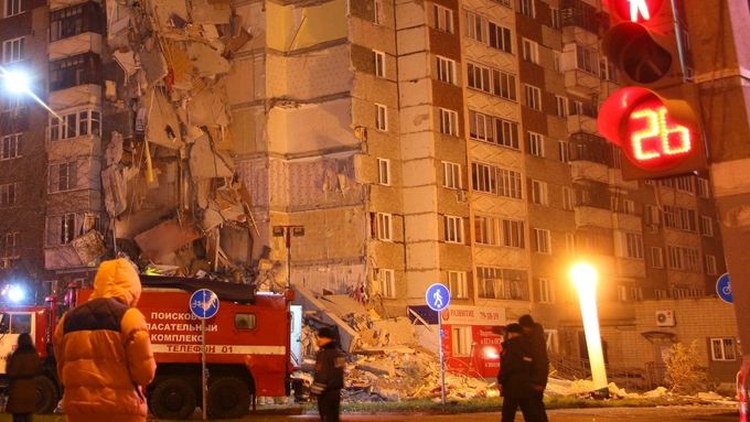 V Iževsku se po výbuchu zřítila část bytového domu