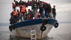 Uprchlíci dorazili na řecký ostrov Lesbos.