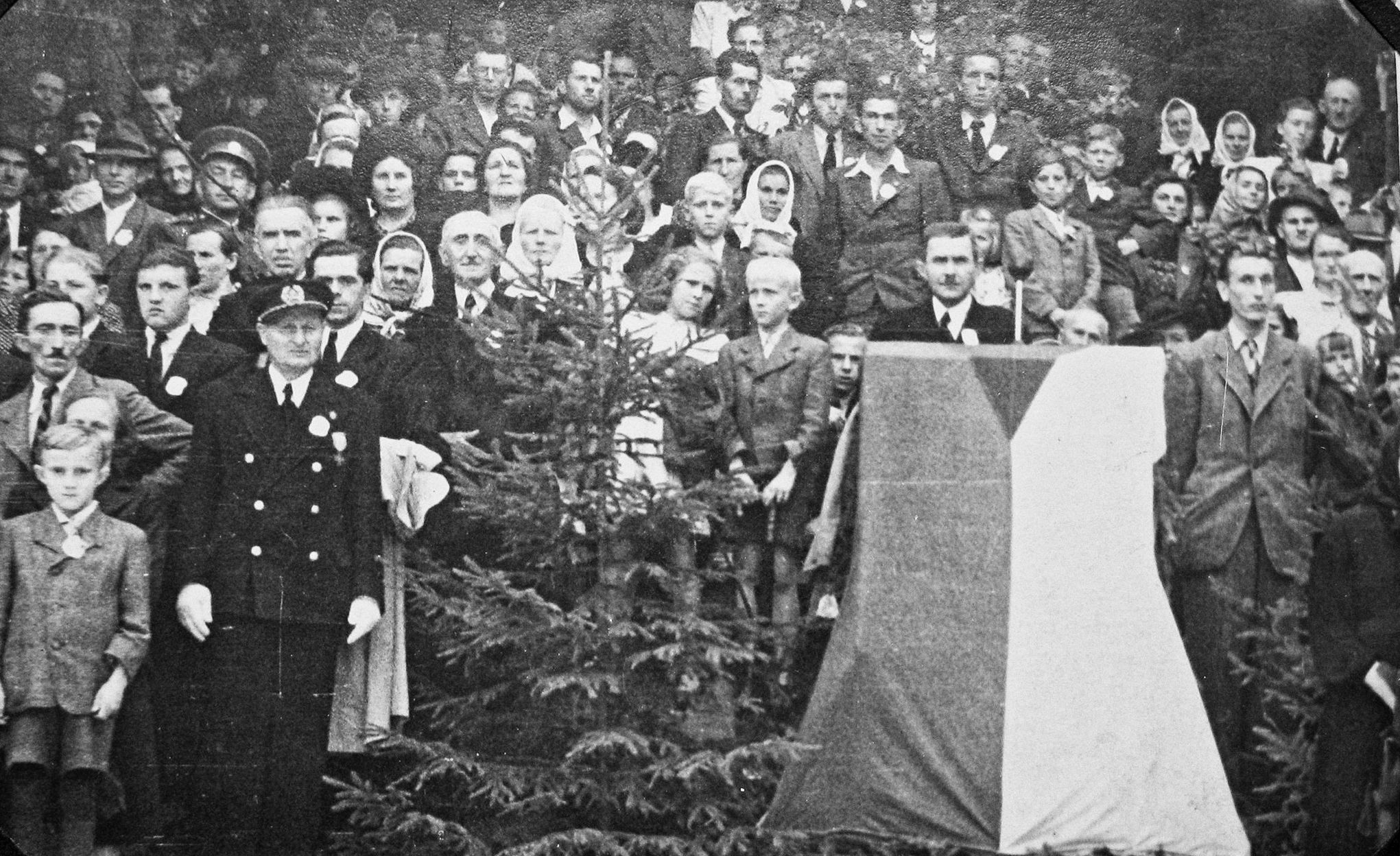 Jednorázové užití / Masakry a vypálené osady od nacistů v dubnu 1945