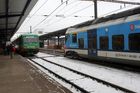Hasiči v Brně evakuovali 70 lidí z vlaku, ze strojovny se valil kouř. Nikomu se nic nestalo