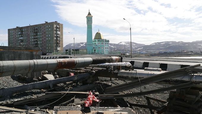 Ruský Norilsk patří k nejšpinavějším městům na světě. Leží za polárním kruhem a v současnosti se musí vypořádat s další ekologickou havárií.