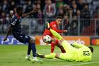 Liga mistrů 2022/23, Bayern - Plzeň: Marián Tvrdoň chytá šanci Jamalu Musialovi
