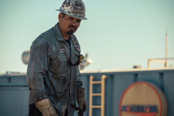 Michael Peña jako Armando.