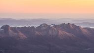 Tatry v ranním slunci prozrazují blížící se Košice.