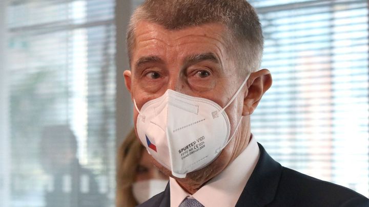Vracíme se do normálu, zákazy nebudou, tvrdil Babiš. Českem přitom už šla pátá vlna; Zdroj foto: Radek Bartoníček