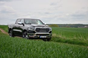 Tohle je americký ekvivalent naší Octavie. Test pořádného full-size pick-upu RAM 1500